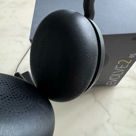 Jabra Evolve2 65 USB-C MS Stereo with Charging Stand - Picture 5 of 7